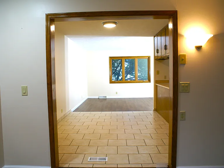11220 Curtis Ave — Photo 4