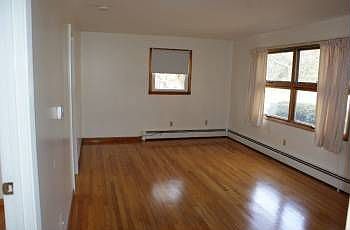 2nd image of 32 Buckbee Rd