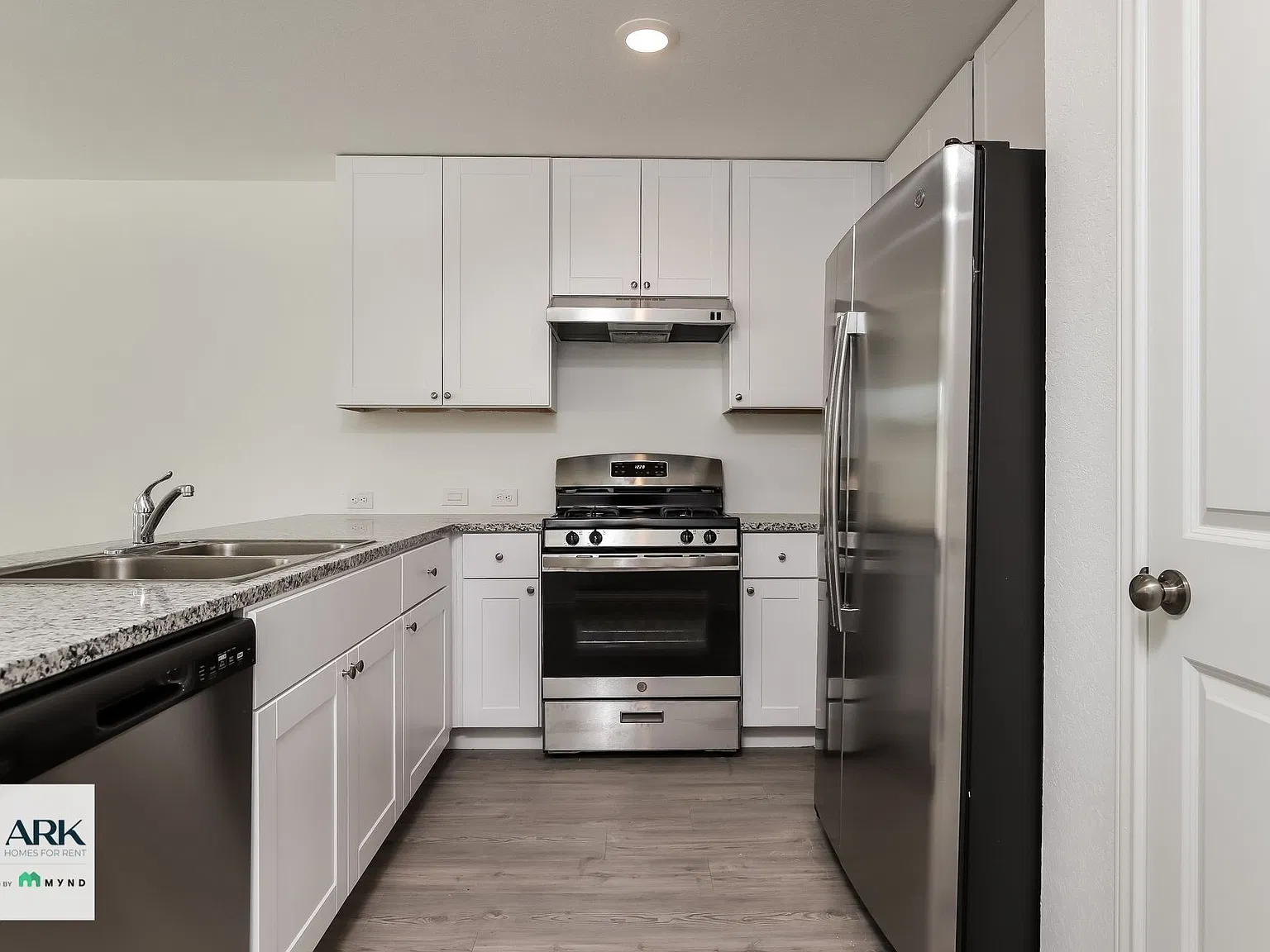 3 bed, 2.0 bath, 1189 sqft, $1,325 — Photo 3