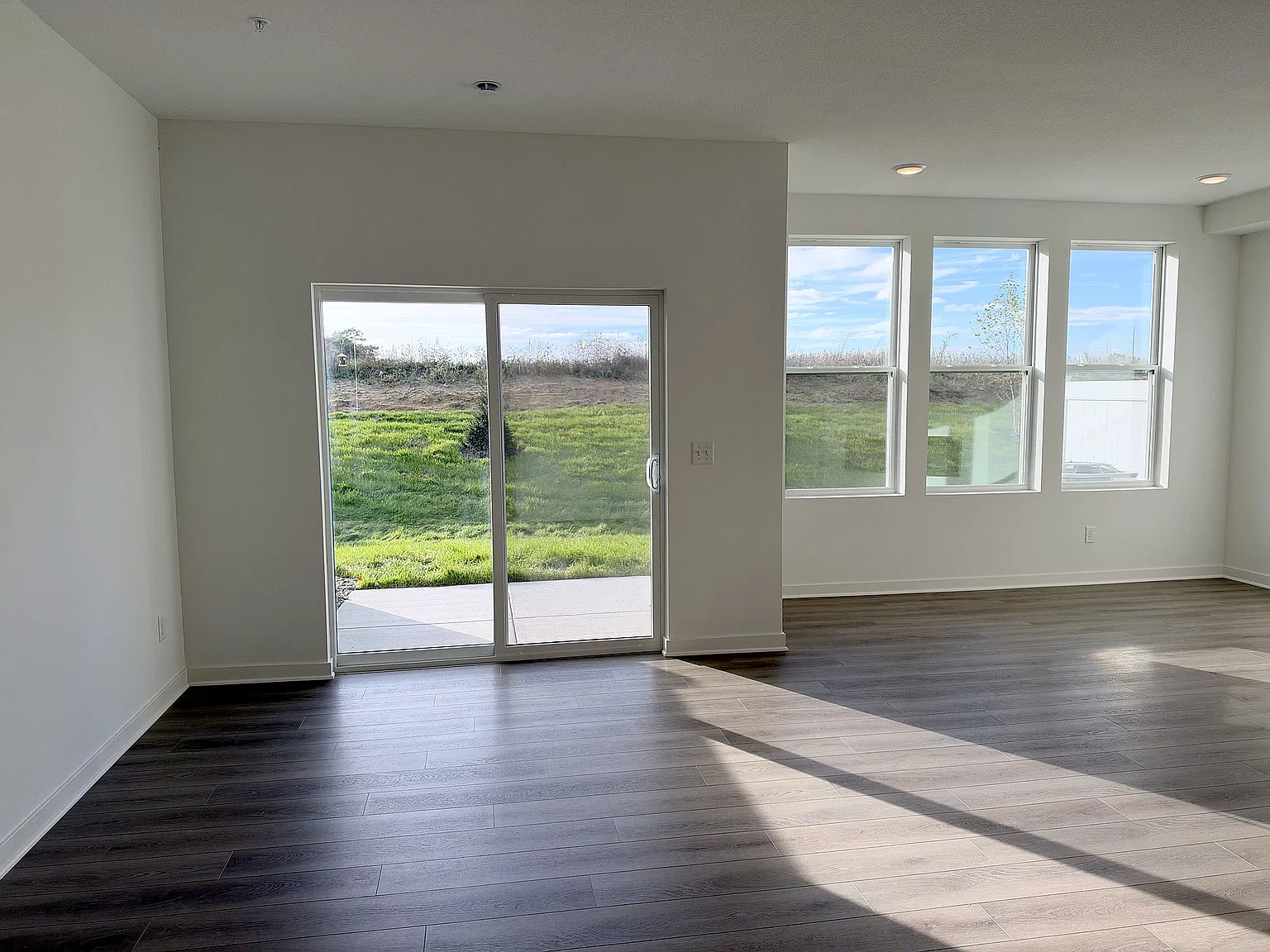 3 bed, 2.5 bath, 1883 sqft, $2,749 — Photo 4