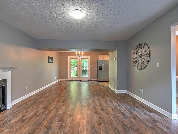 4th image of 111 Copper Ct