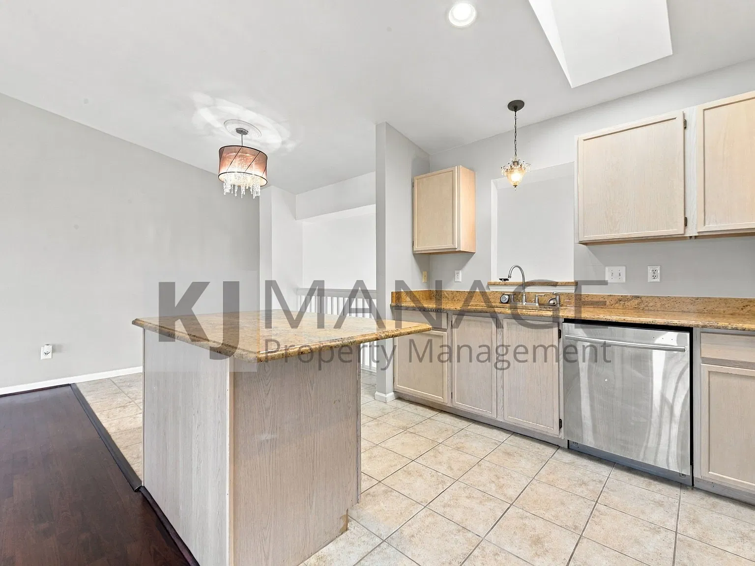 3 bed, 1605 sqft, $2,500 — Photo 3