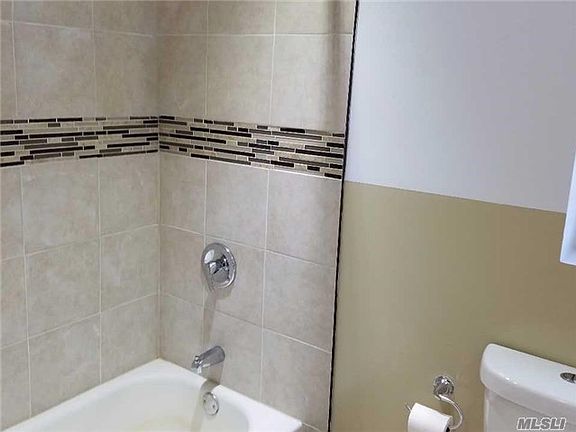 3rd image of 11527 170th St