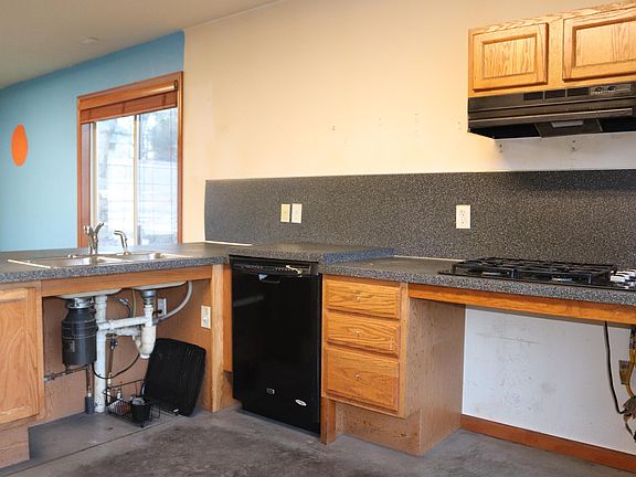 4th image of 3341 Paris Ave NE