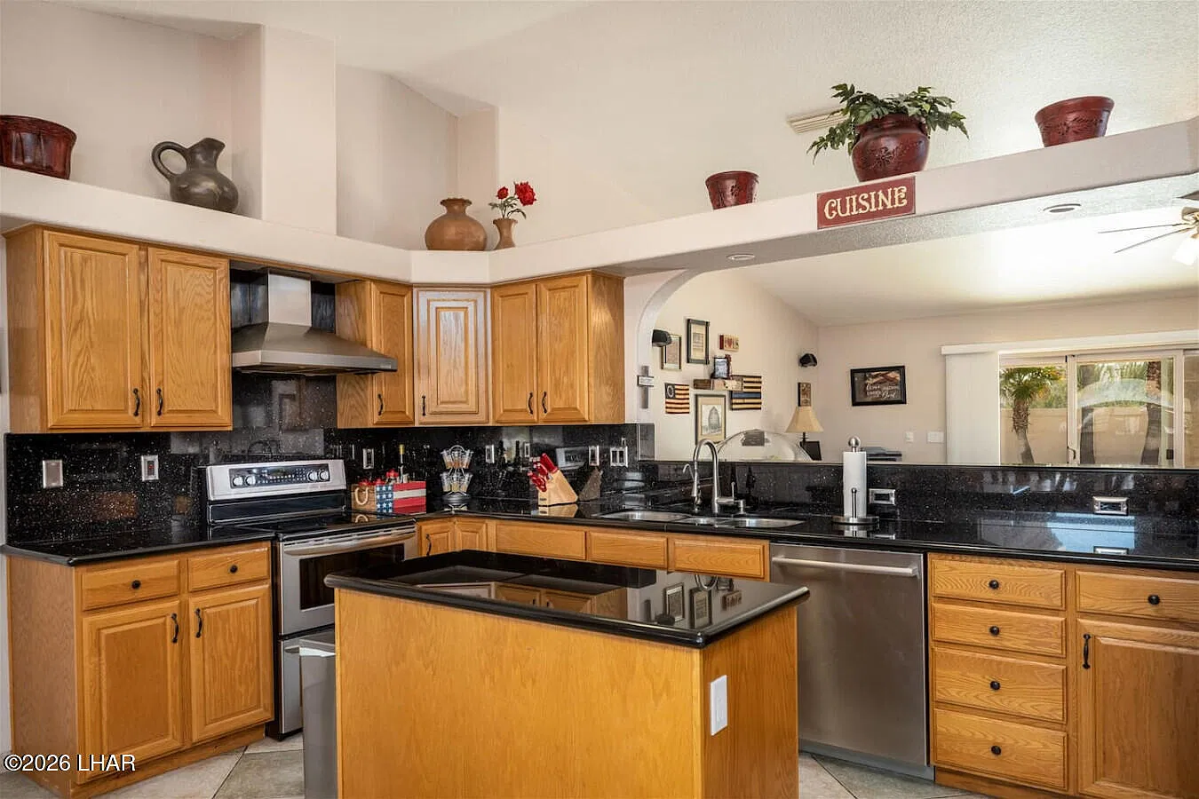 5 bed, 2.0 bath, 2677 sqft, $3,000 — Photo 3