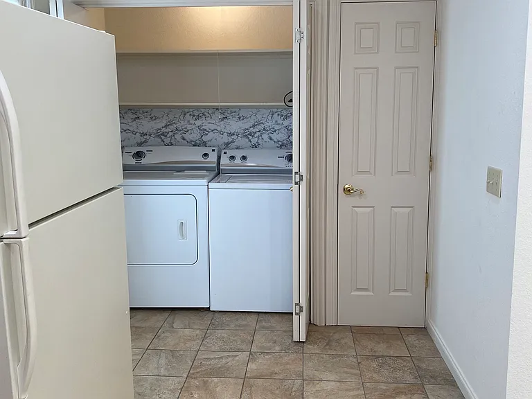 18190 Comstock Ave — Photo 15