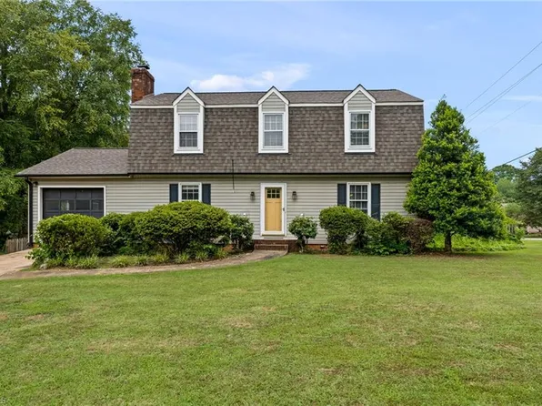 2150 Storm Canyon Rd, Winston Salem, NC 27106
