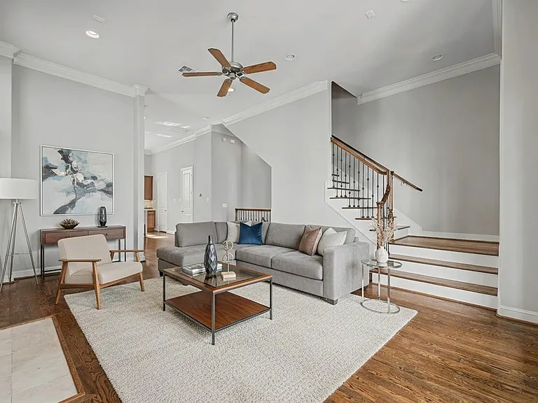 634 Nagle St — Photo 9