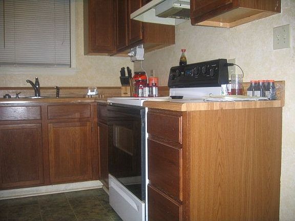3rd image of 150 Flax Ct