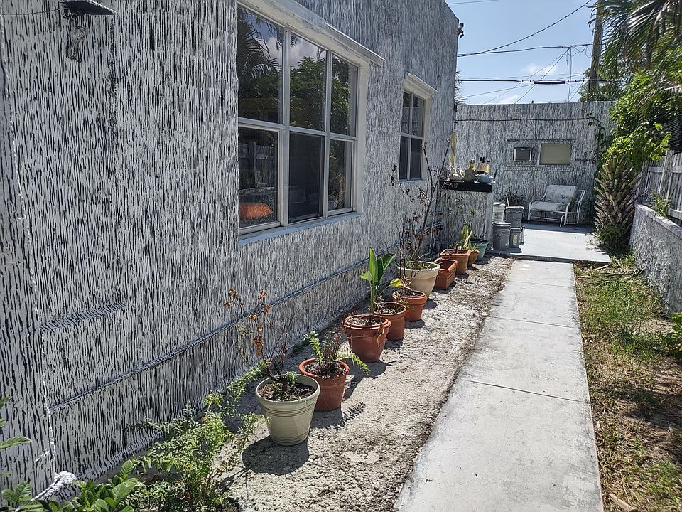 2nd image of 504 Mayflower Rd