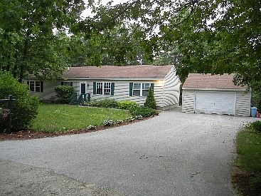 1st image of 10 Lenox Cir