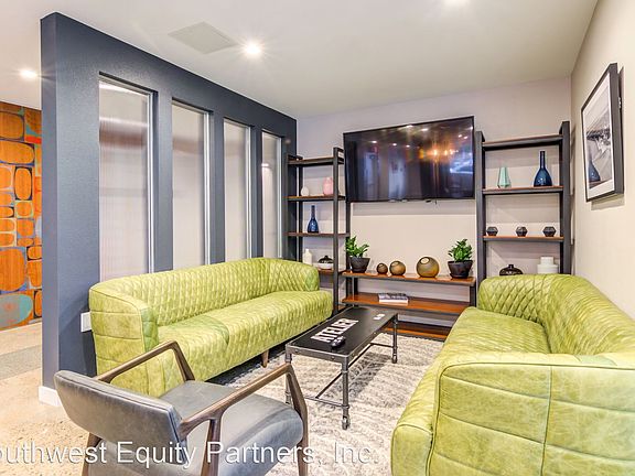 2nd image of 434 13th St #204