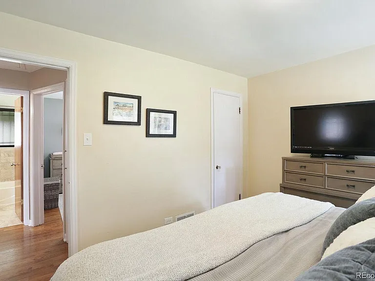 1223 Forest St — Photo 5