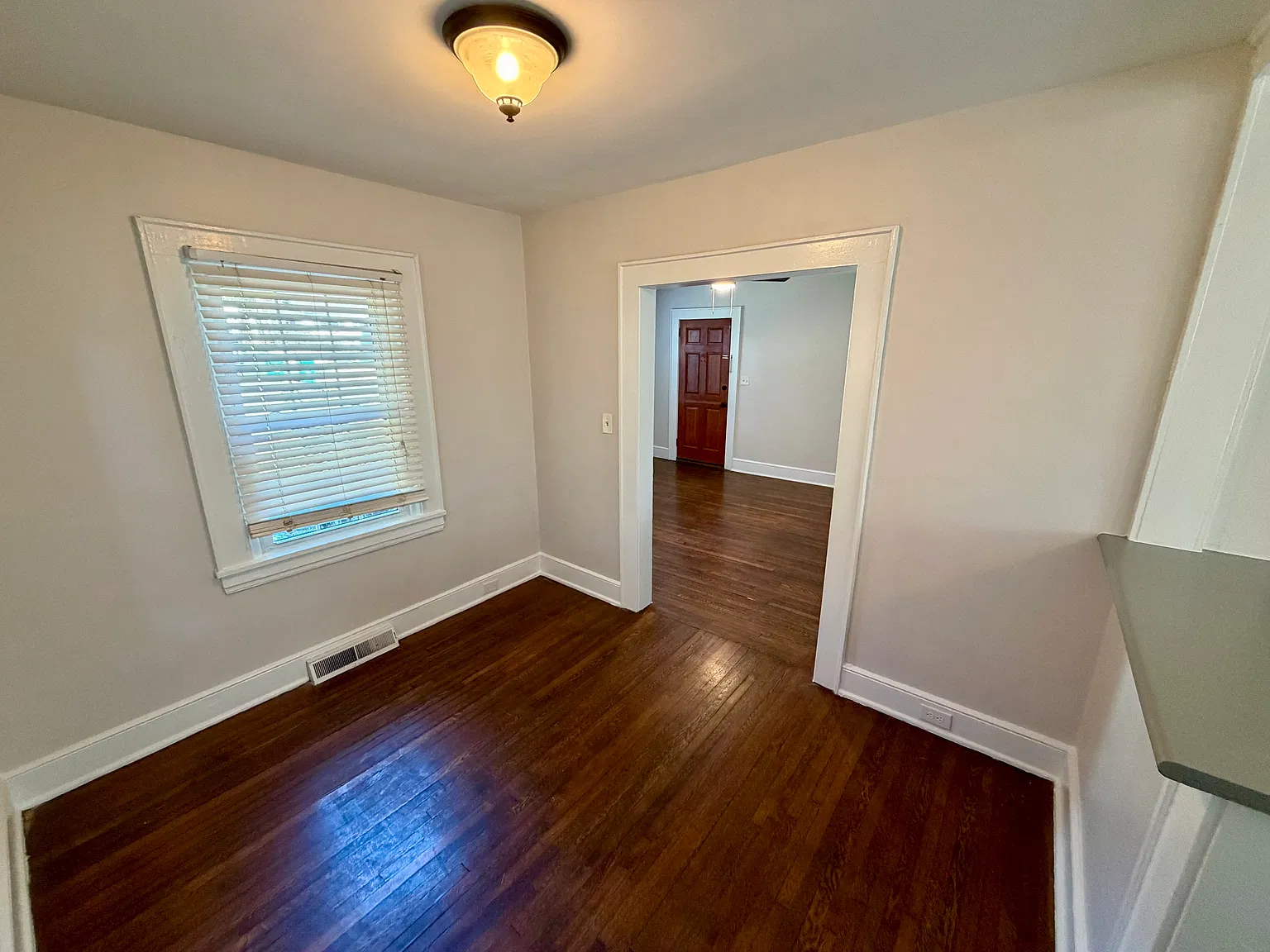 2 bed, 1090 sqft, $2,300 — Photo 4