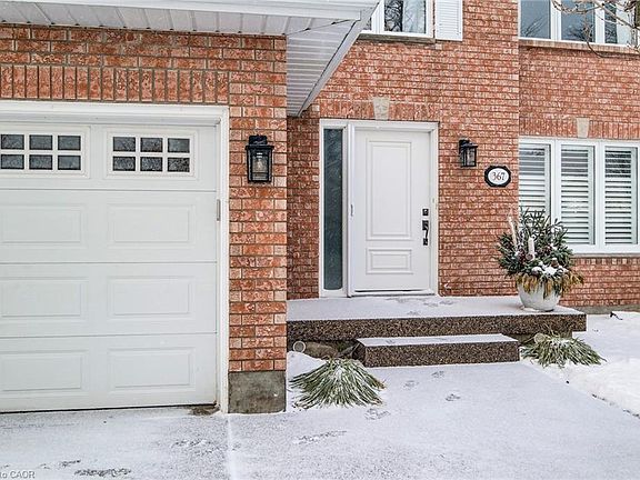 3rd image of 367 Meadowvale Pl
