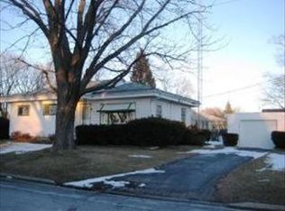 907 6th St, Harvard, IL 60033