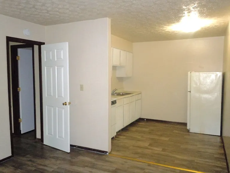 309 Anthony Dr — Photo 2