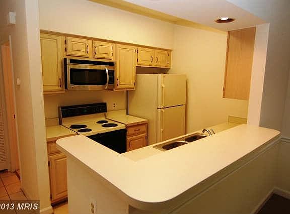 3rd image of 10816 Antigua Ter APT 102