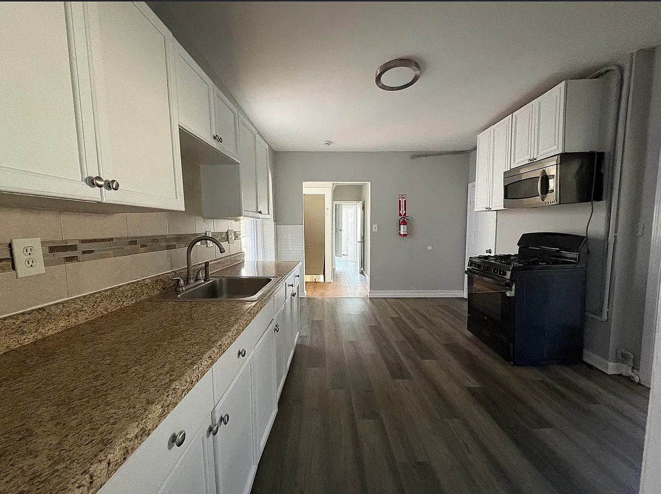 5 bed, $2,900 — Photo 3