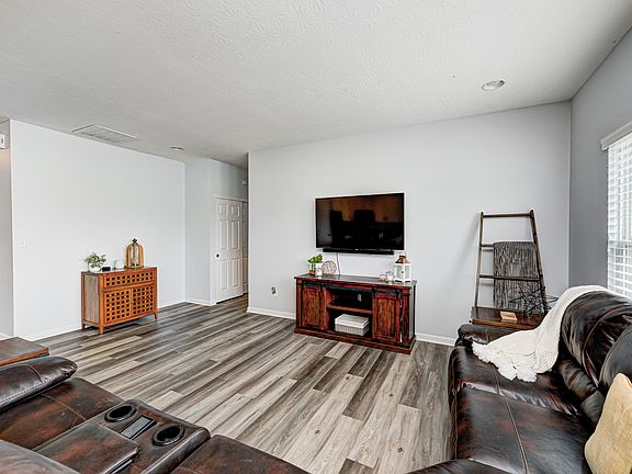 4th image of 6218 N Woods Edge Ct