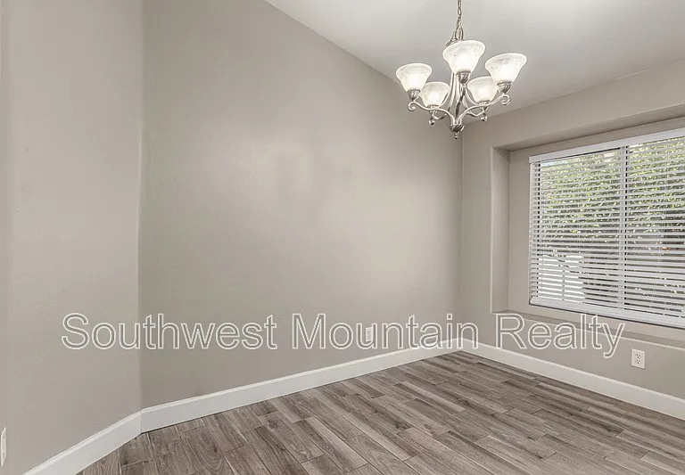 881 E Baylor Ln — Photo 11