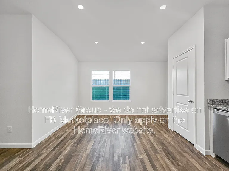 613 Jameson St — Photo 5