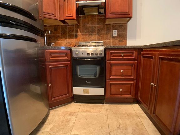 3rd image of 540 Grand St APT 3