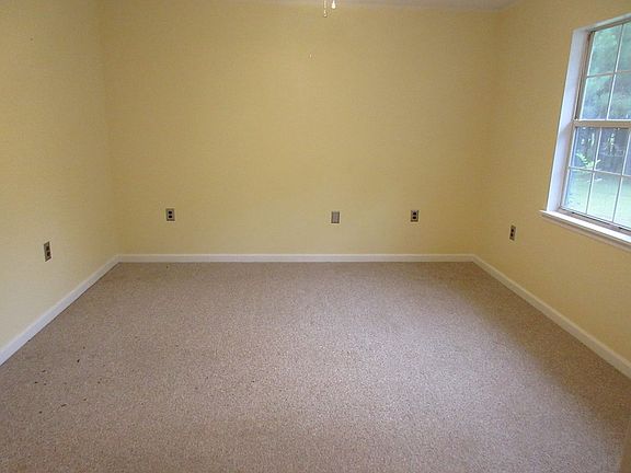 4th image of 55 Briarwood Cir