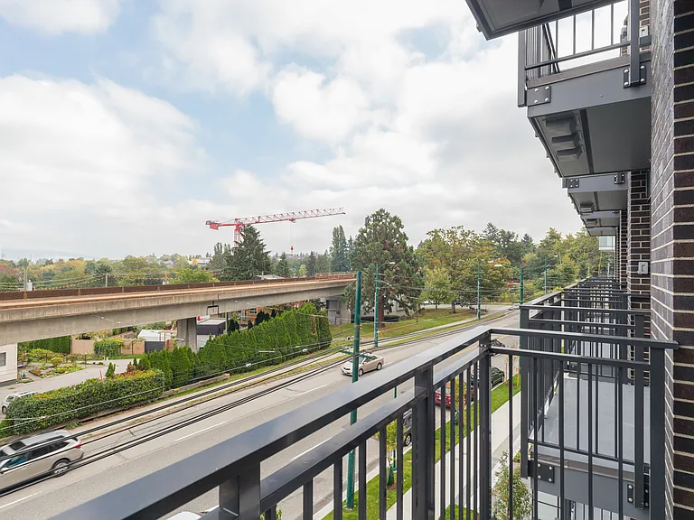 3655 Victoria Dr — Photo 24