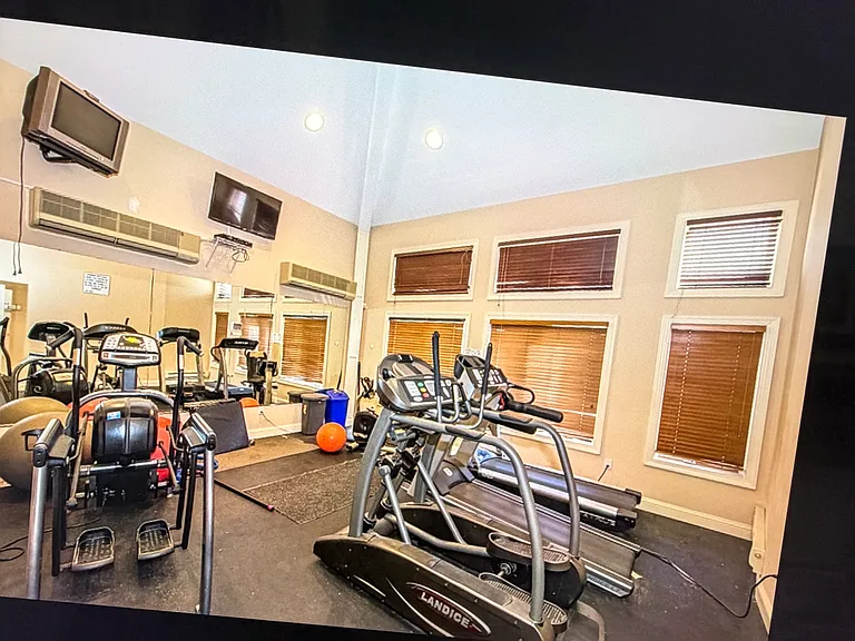 627 Binghampton Ln — Photo 24