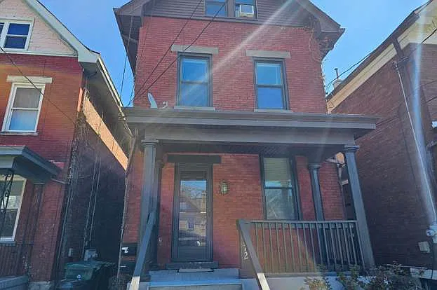 5 bed, 2500 sqft, $3,500 — Photo 2