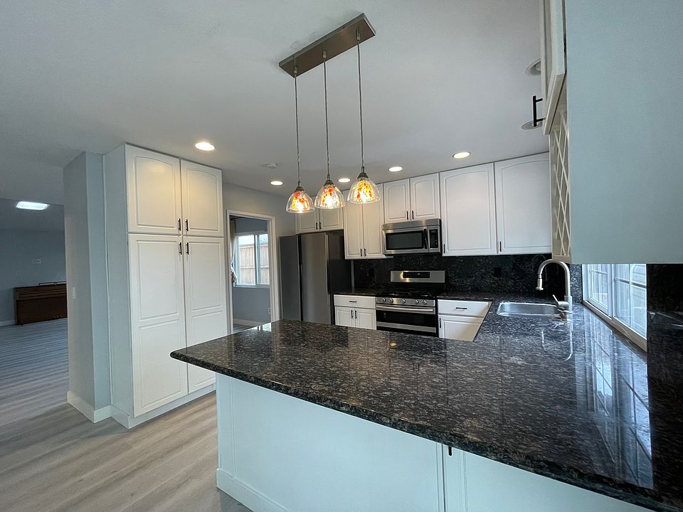 1st image of 11683 La Colina Rd #B