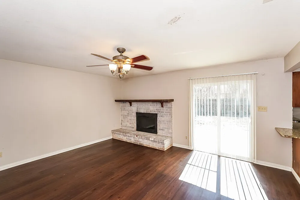 4 bed, 2.5 bath, 2253 sqft, $2,545 — Photo 3