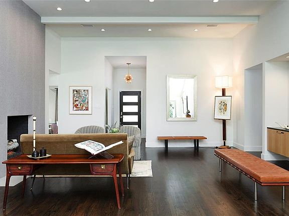 5th image of 9031 Woodhurst Dr