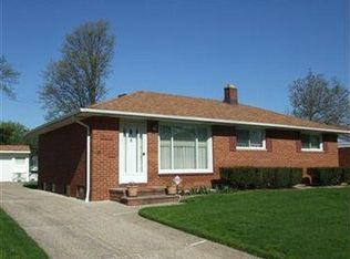 3900 W 212th St, Fairview Park, OH