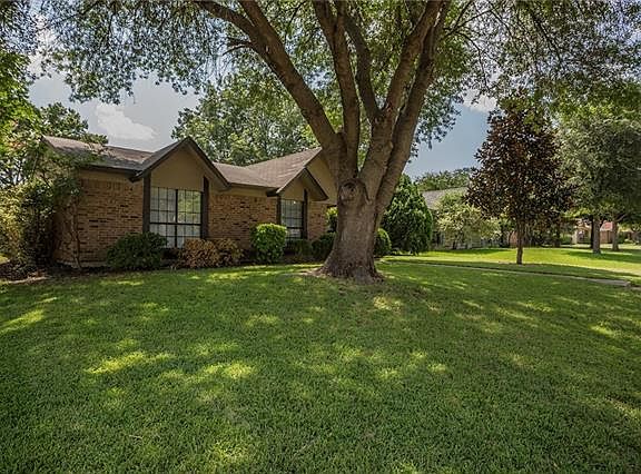 3rd image of 1833 Sage Dr