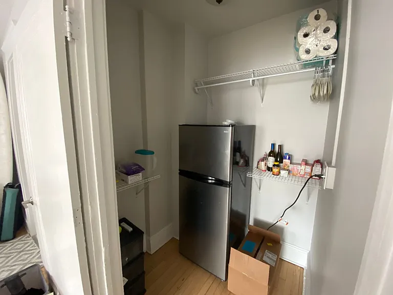 100 Howe Street — Photo 154