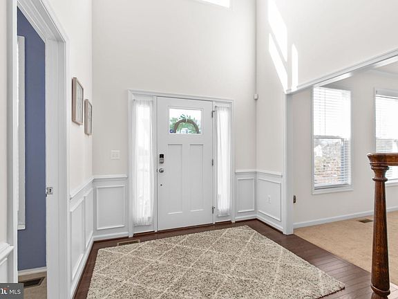 3rd image of 121 Hartwood Landing Ln