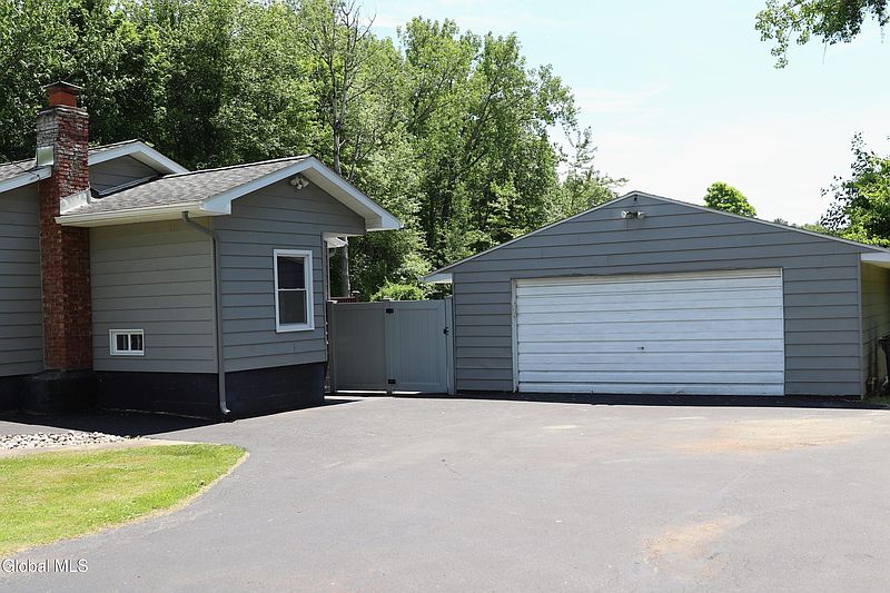 4th image of 464 Grooms Road