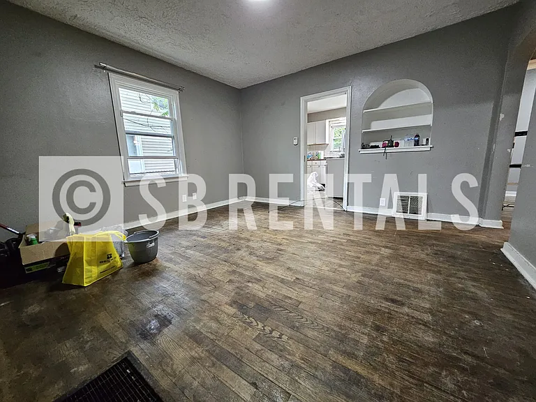 1325 N Elmer St — Photo 3