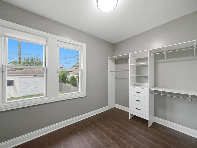 8326 S Luella Ave — Photo 20
