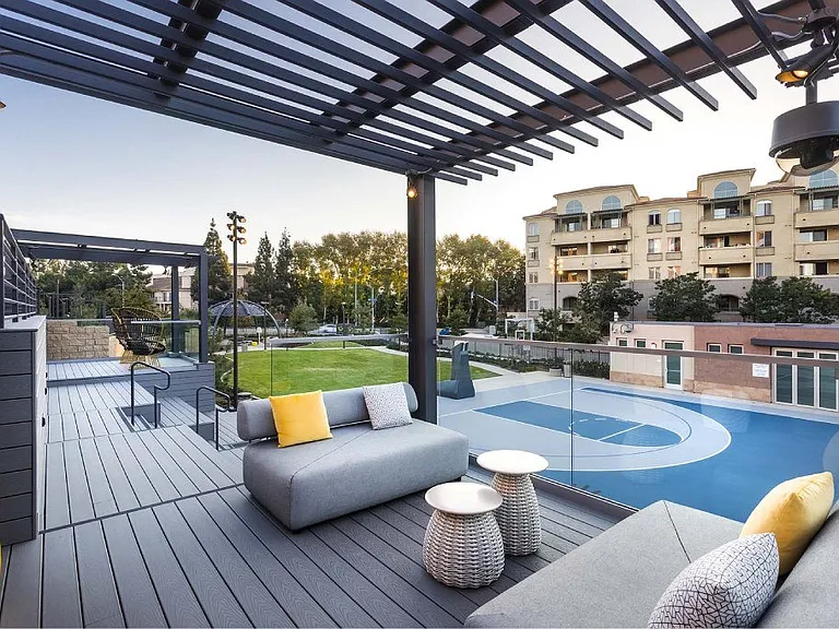 360 Luxury Apartments — Photo 10