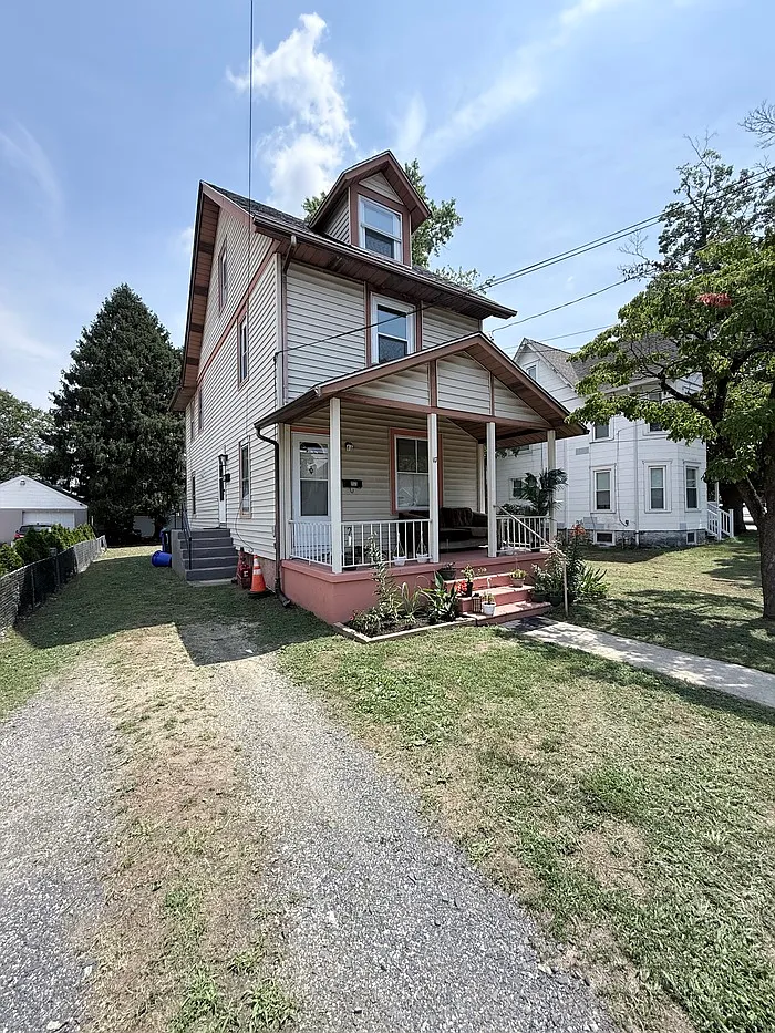 2 bed, 1.0 bath, $1,650 — Photo 3