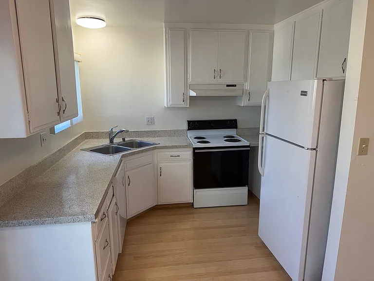 5255 Cass St #4 — Photo 9