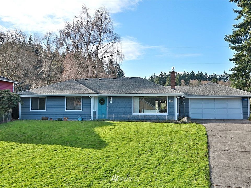 Proudly perched in one of Langley's favorite neighborhoods with great walkability to town, this tidy well maintained home is the ideal place to land on Whidbey.
