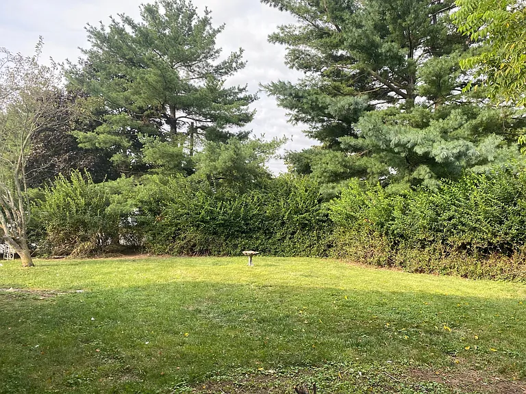 44 Woodbury Rd — Photo 37