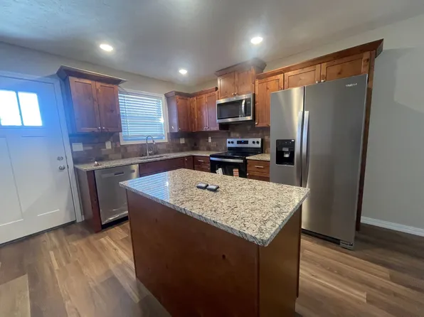 8 C St Unit B, Kimberling City, MO 65686