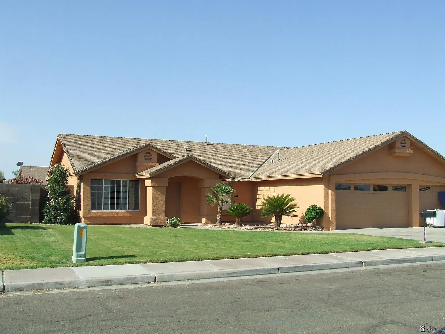 3 bed, 2.5 bath, 1602 sqft, $2,000 — Photo 2