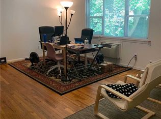 86 McLoughlin St APT D, Glen Cove, NY 11542