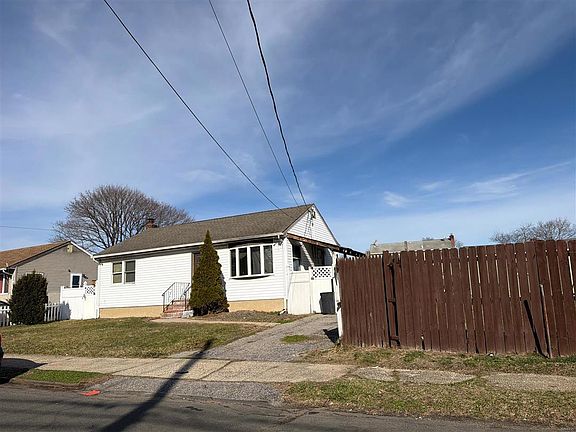 2nd image of 3 Surrey Dr